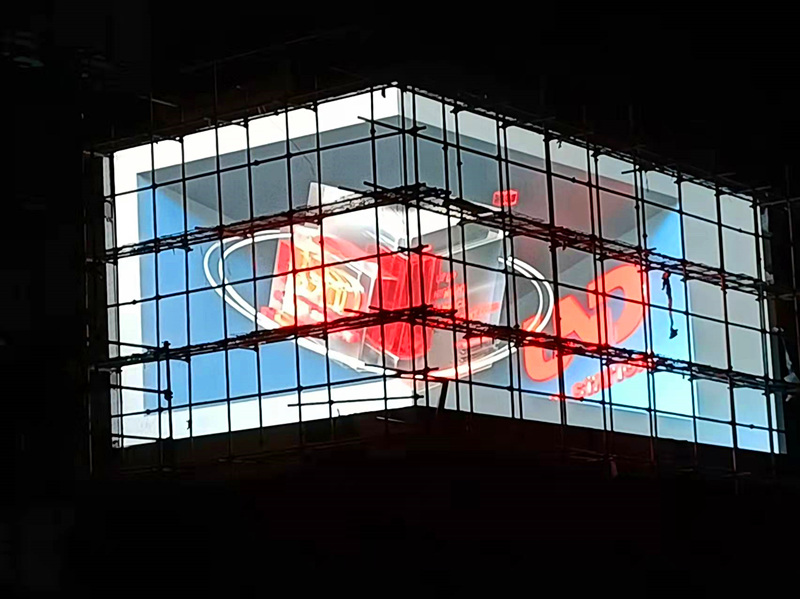 韶關大型酒吧項目室外LED顯示屏正在連夜加班趕在元旦節(jié)交付使用