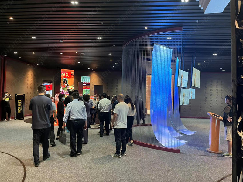 天下關(guān)廟LED透明屏